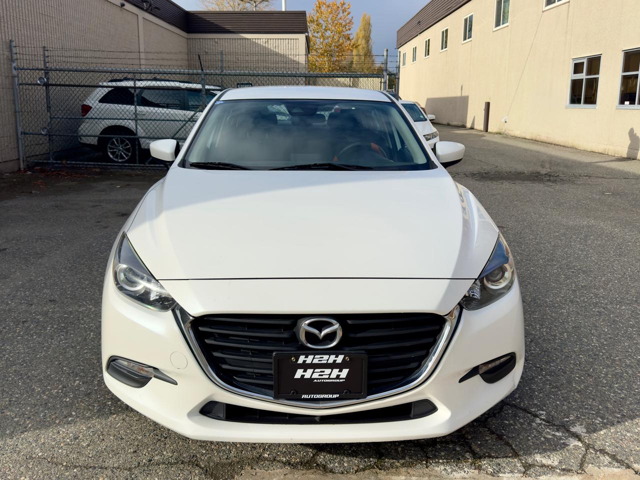 2018 Mazda MAZDA3 GX FINANCING AVAILABLE Photo2