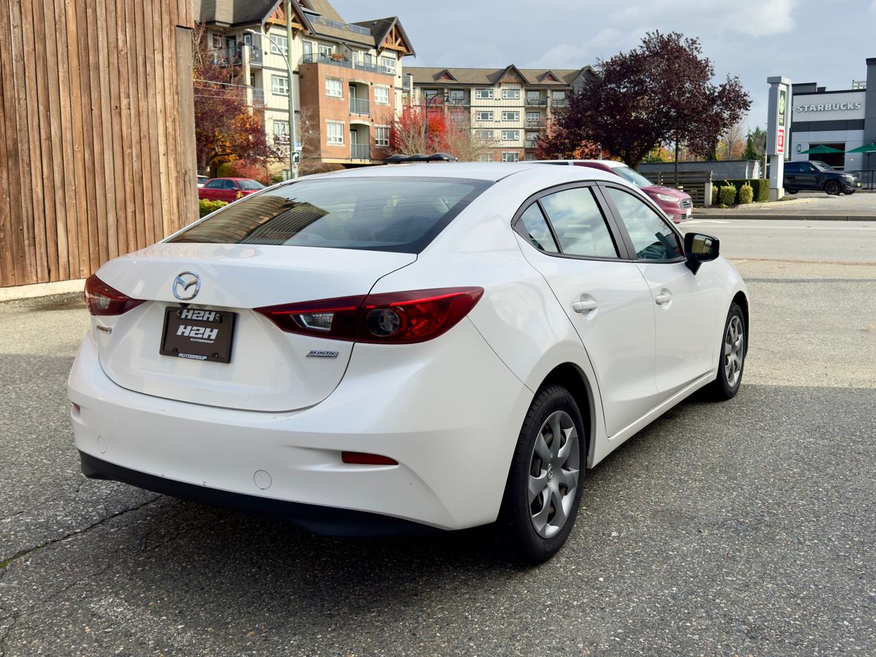 2018 Mazda MAZDA3 GX FINANCING AVAILABLE Photo5