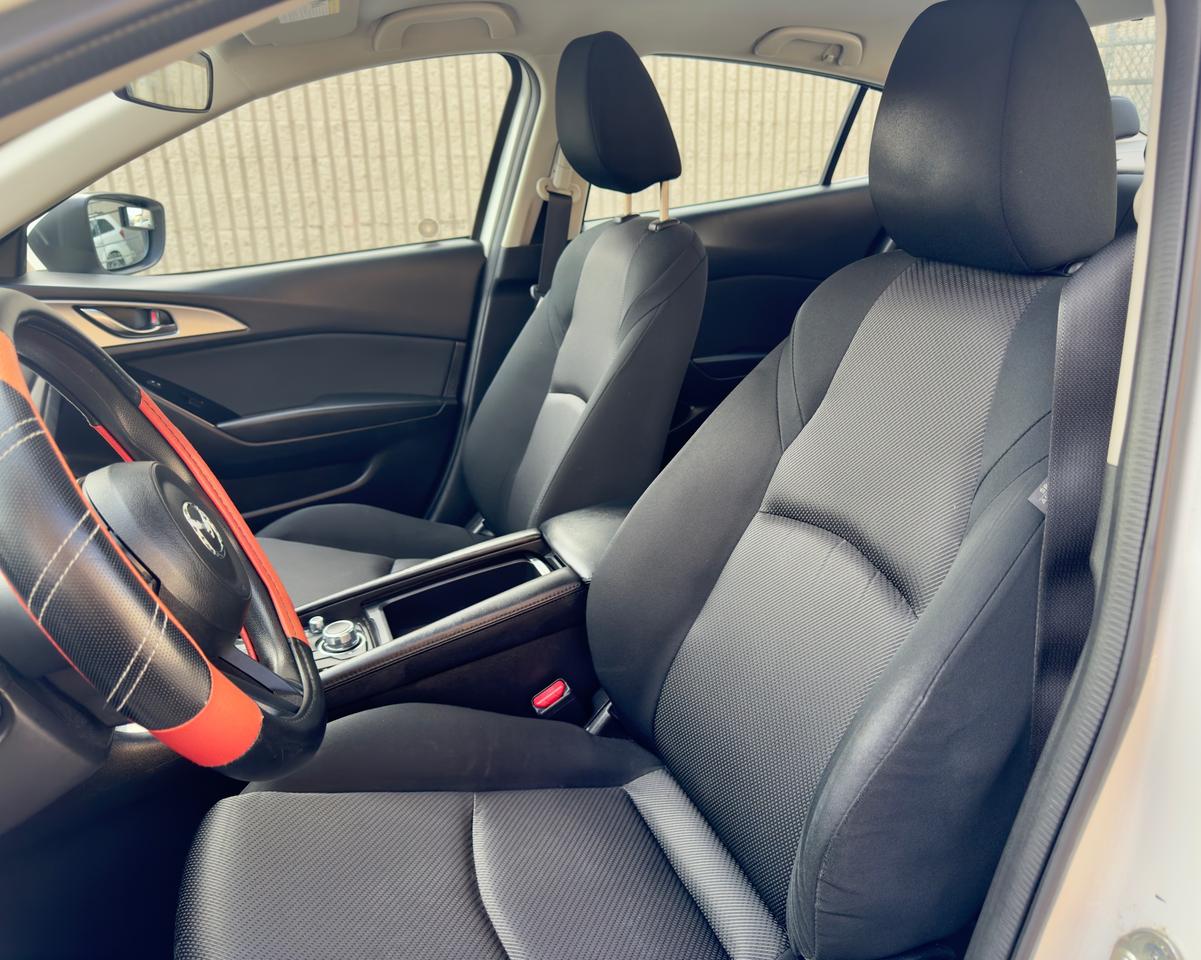2018 Mazda MAZDA3 GX FINANCING AVAILABLE Photo9