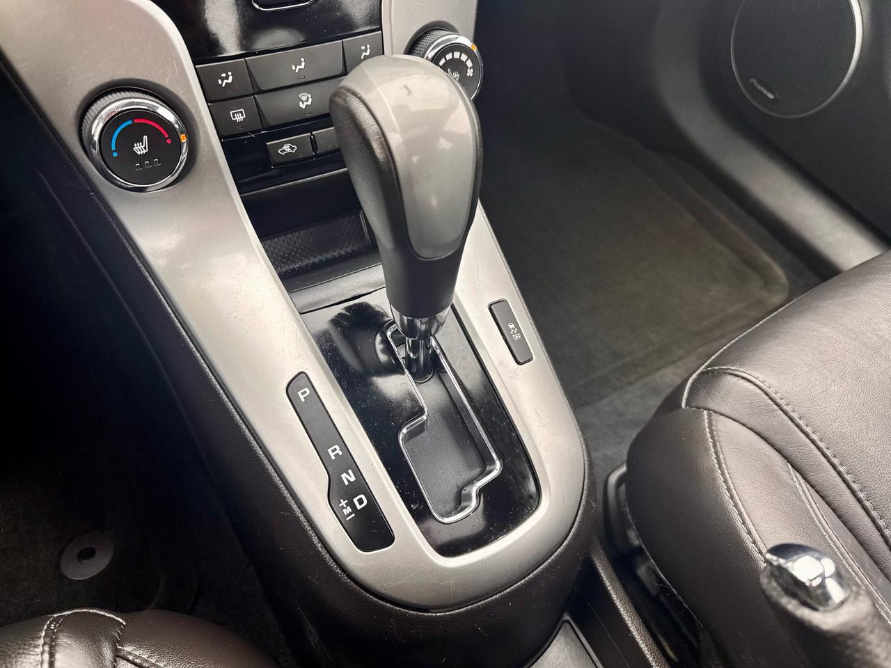 2015 Chevrolet Cruze 2LT FINANCING AVAILABLE Photo12