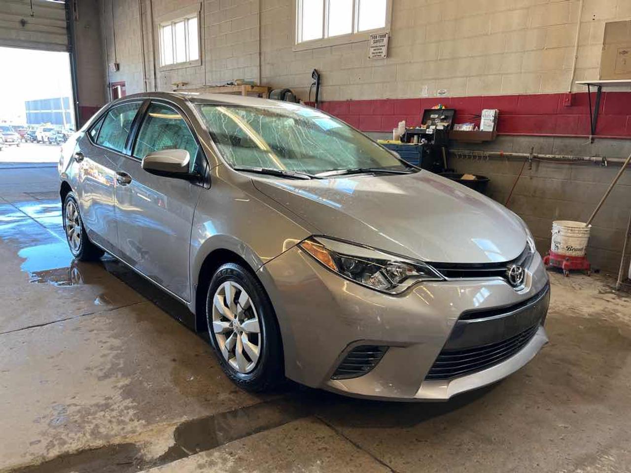2015 Toyota Corolla LE Photo
