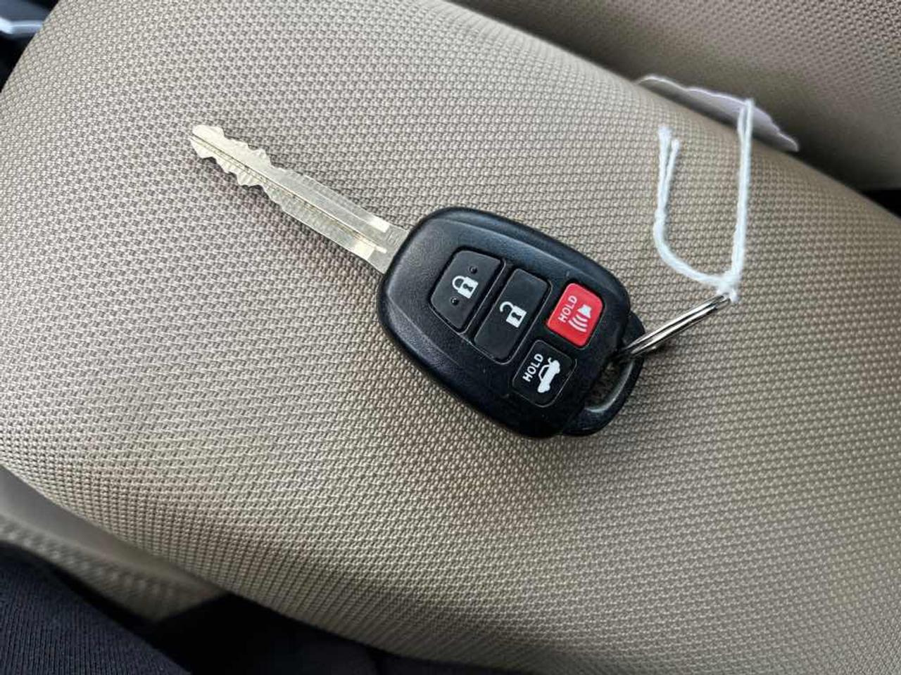 2015 Toyota Corolla LE Photo