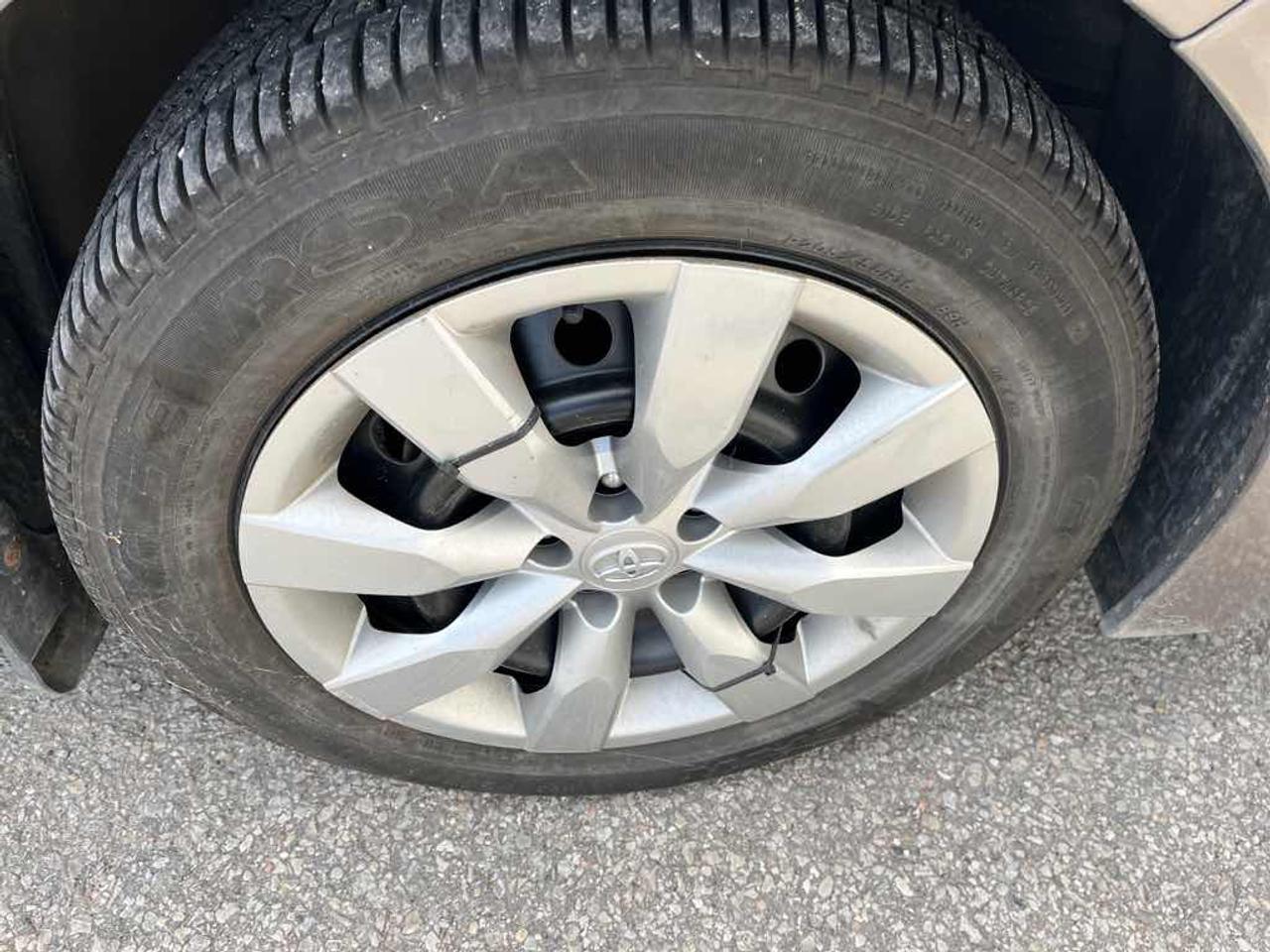 2015 Toyota Corolla LE Photo