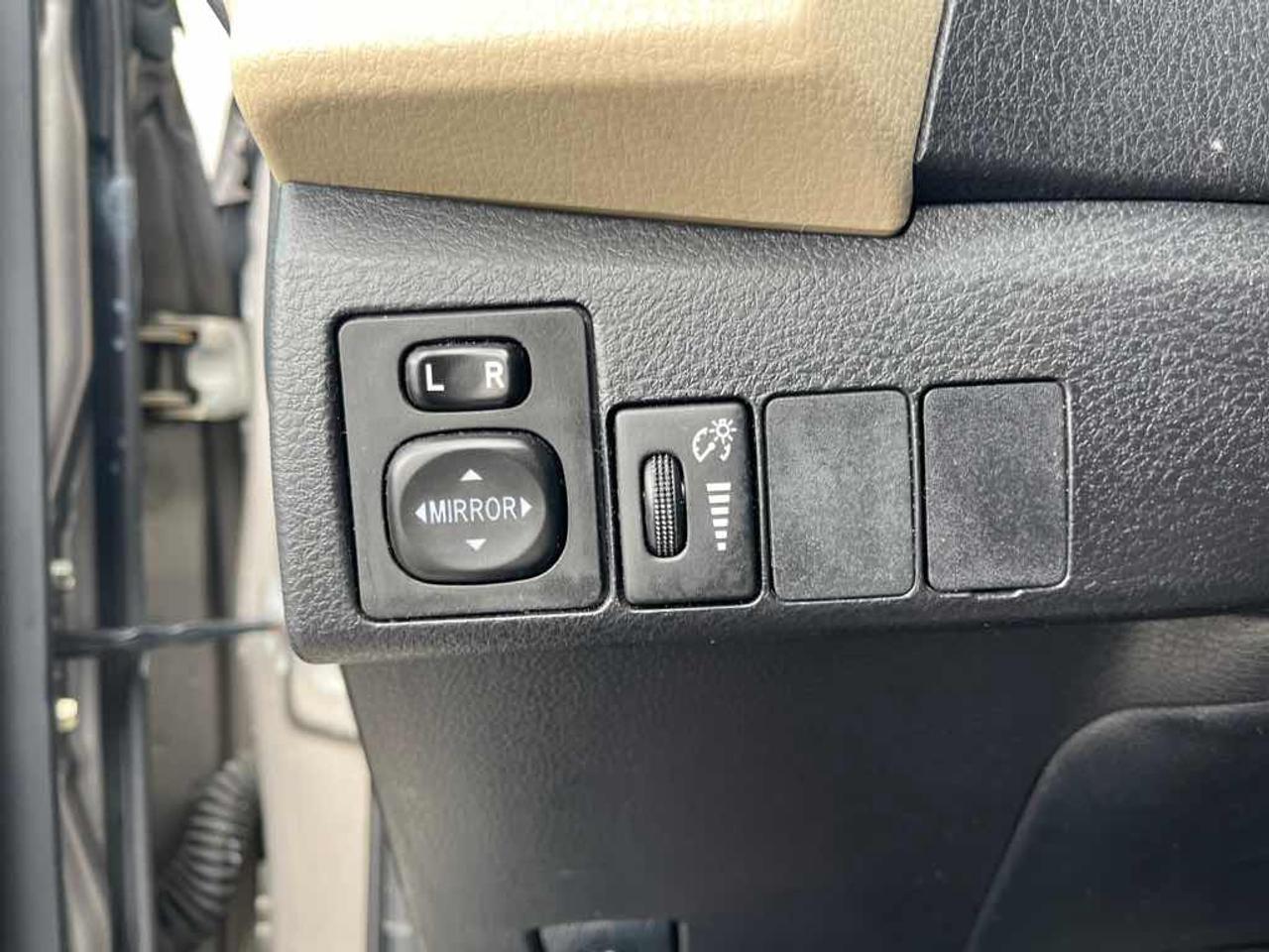 2015 Toyota Corolla LE Photo