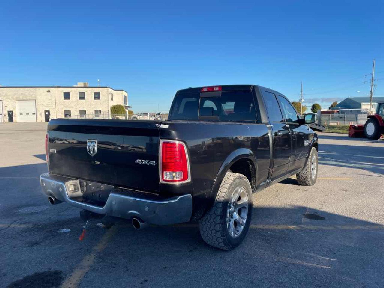 2016 RAM 1500 Laramie Photo3