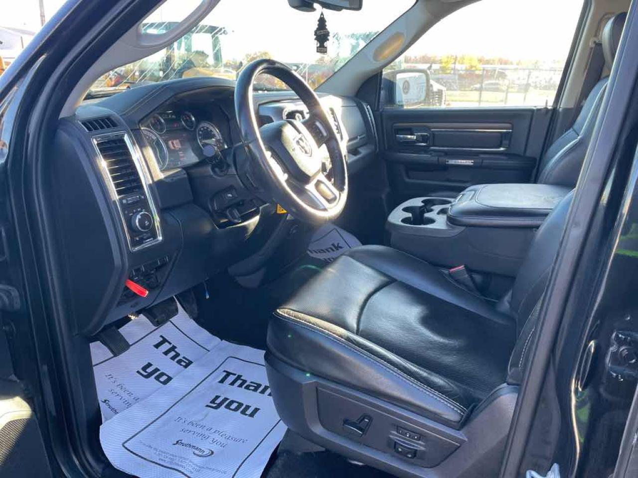 2016 RAM 1500 Laramie - Photo #8