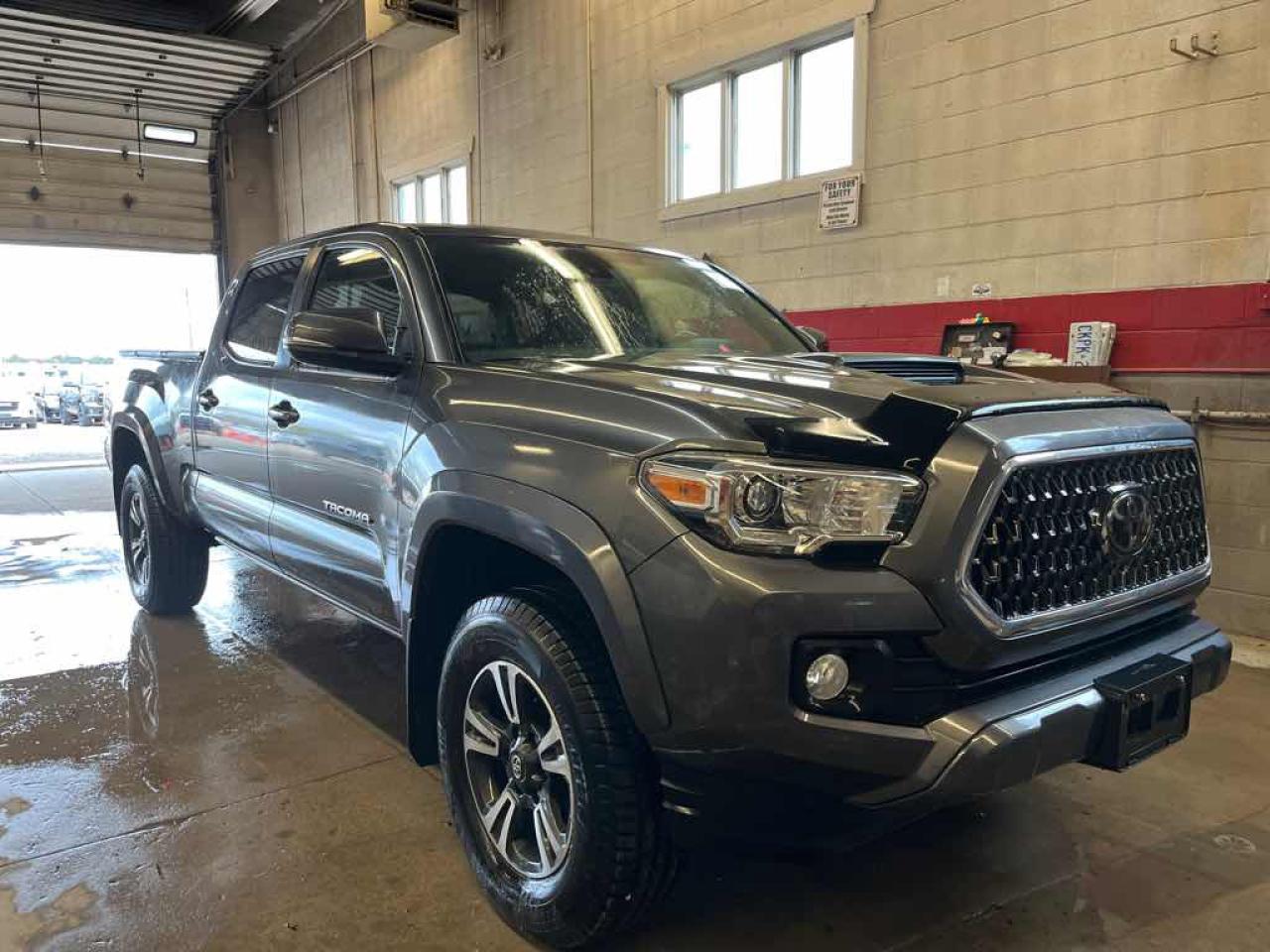 2018 Toyota Tacoma double cab - Photo #3