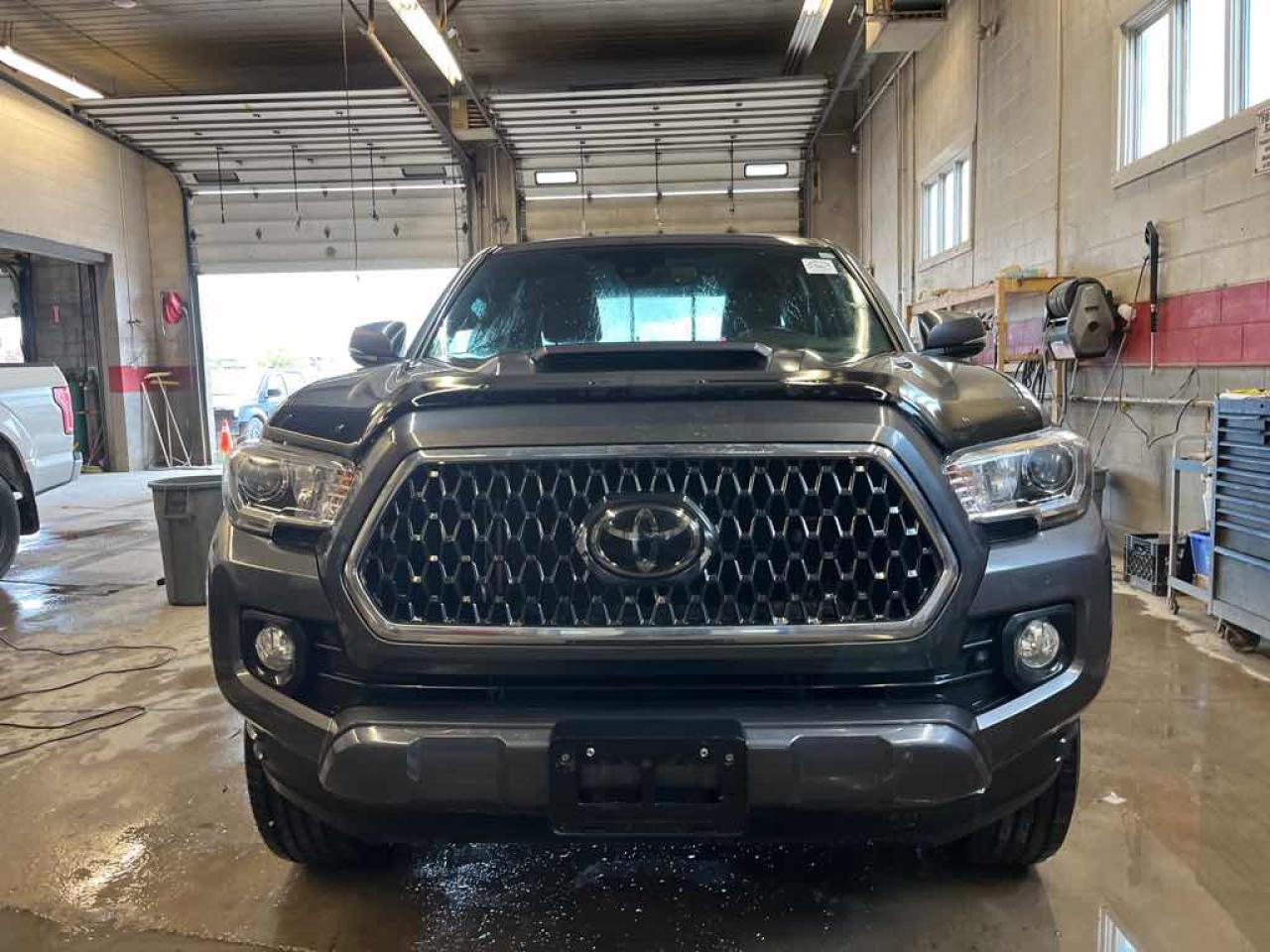 2018 Toyota Tacoma double cab - Photo #2