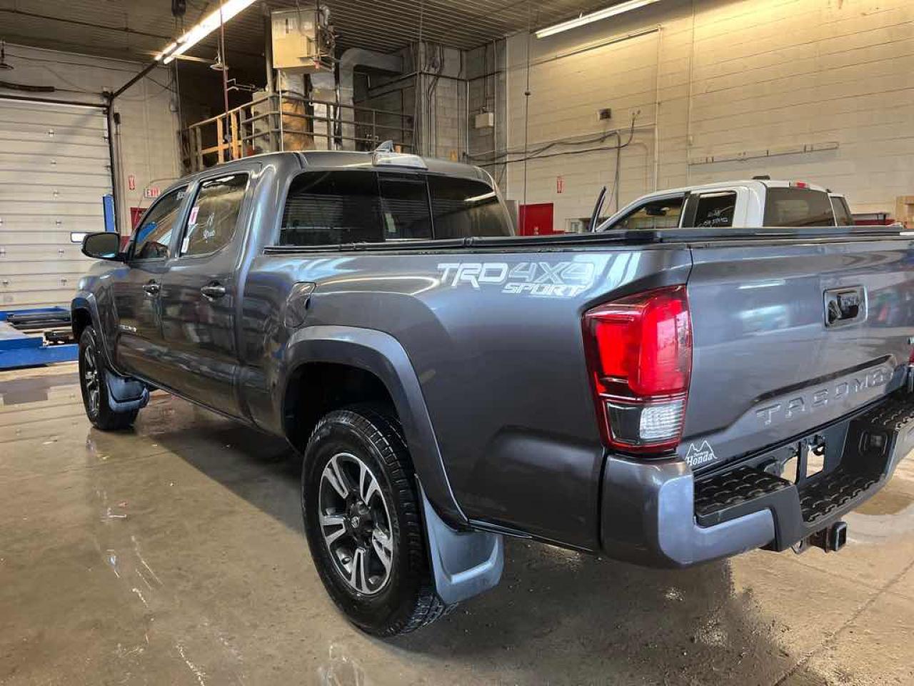 2018 Toyota Tacoma double cab - Photo #6