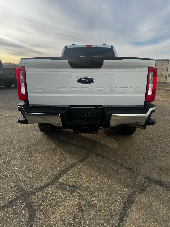 2026 Ford F-350 Super Duty SRW XLT Photo5