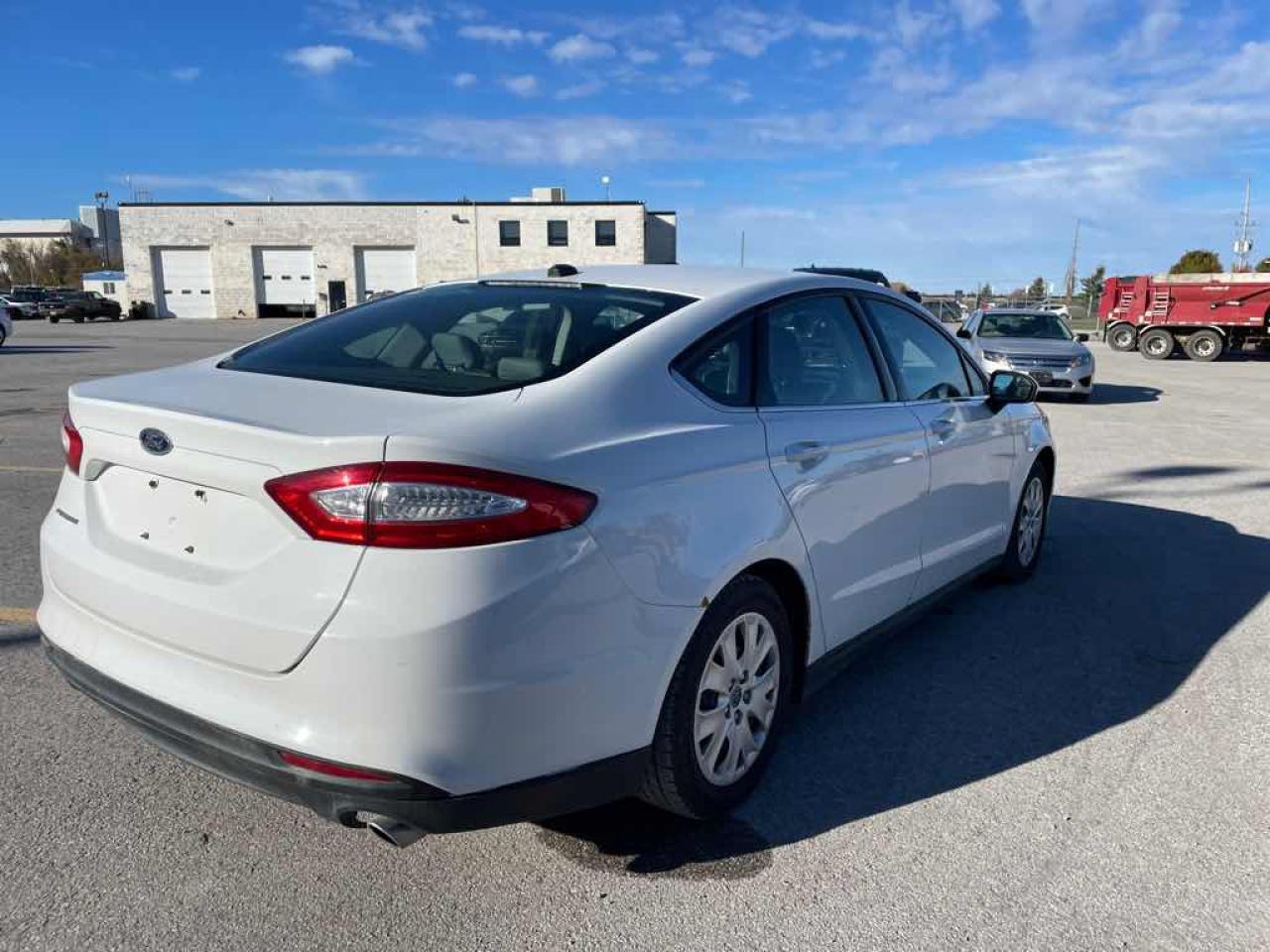 2013 Ford Fusion S - Photo #4