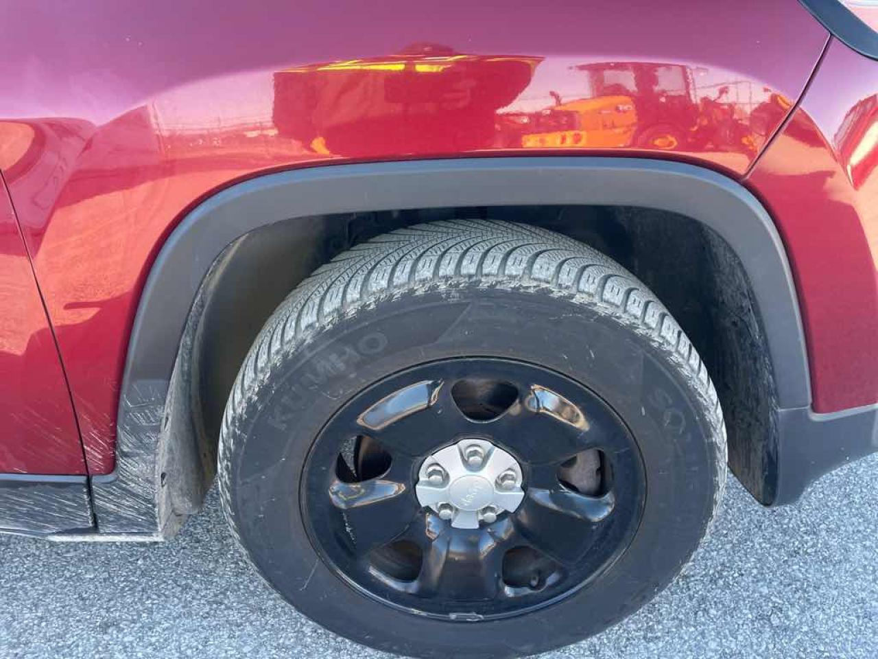 2014 Jeep Cherokee Sport - Photo #26