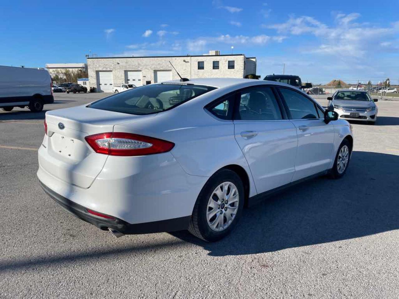 2013 Ford Fusion S - Photo #4