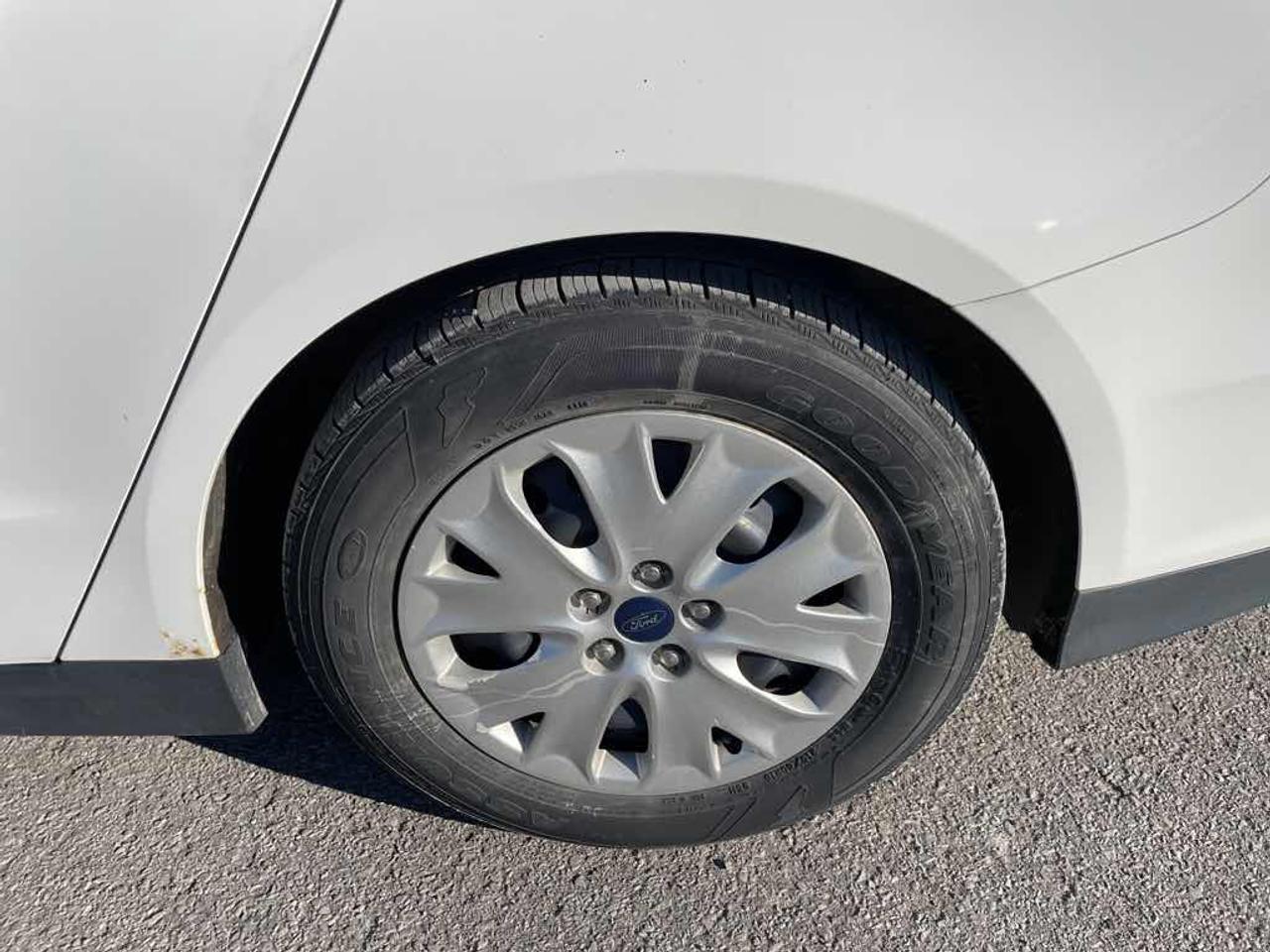 2013 Ford Fusion S Photo