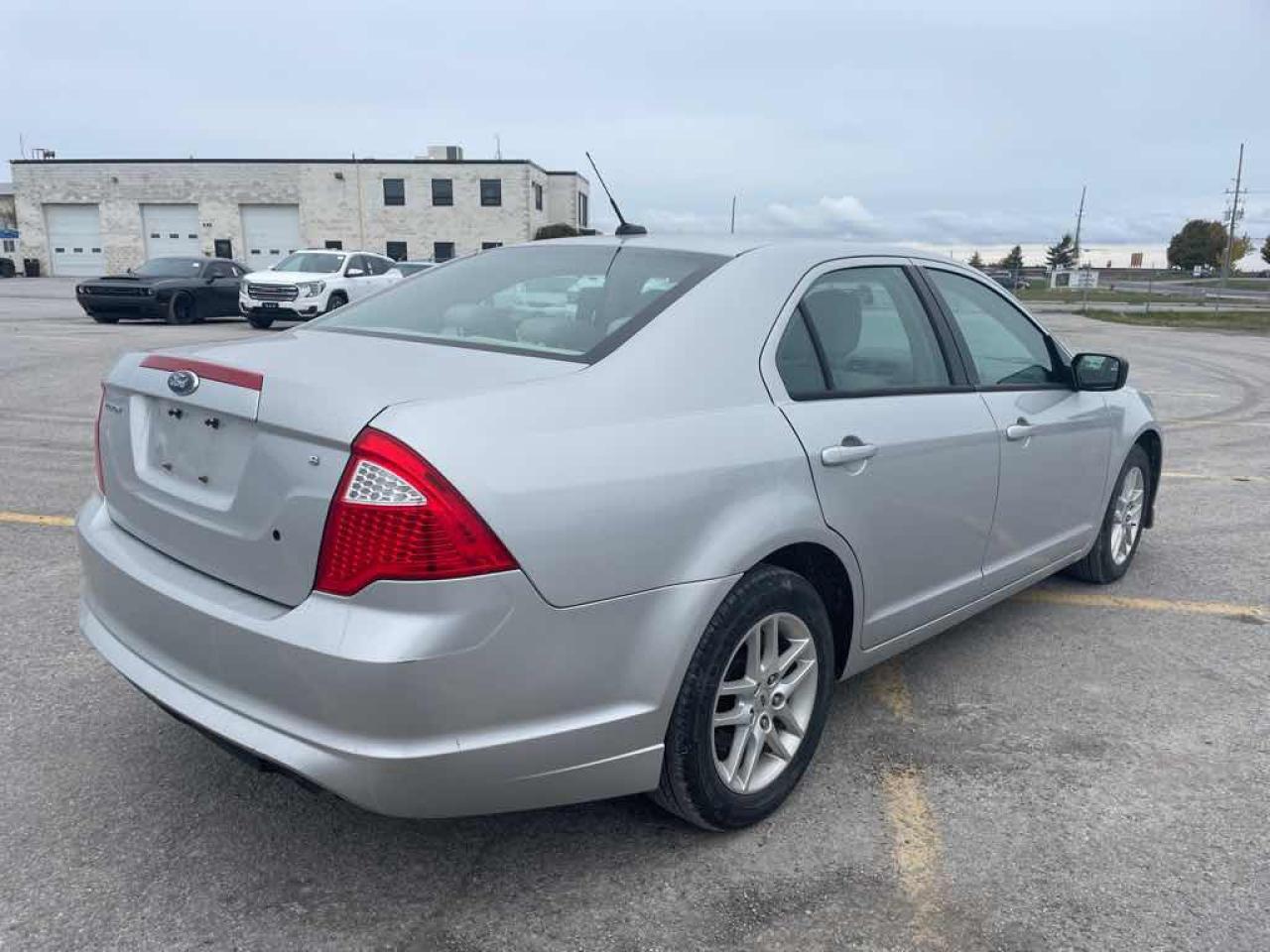 2010 Ford Fusion S Photo3