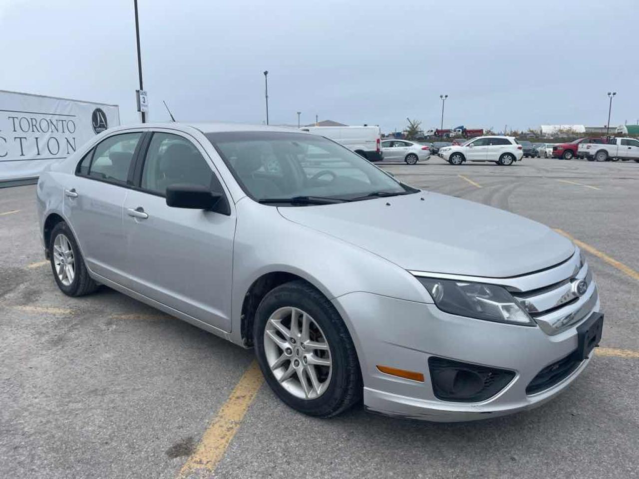 2010 Ford Fusion S Photo2