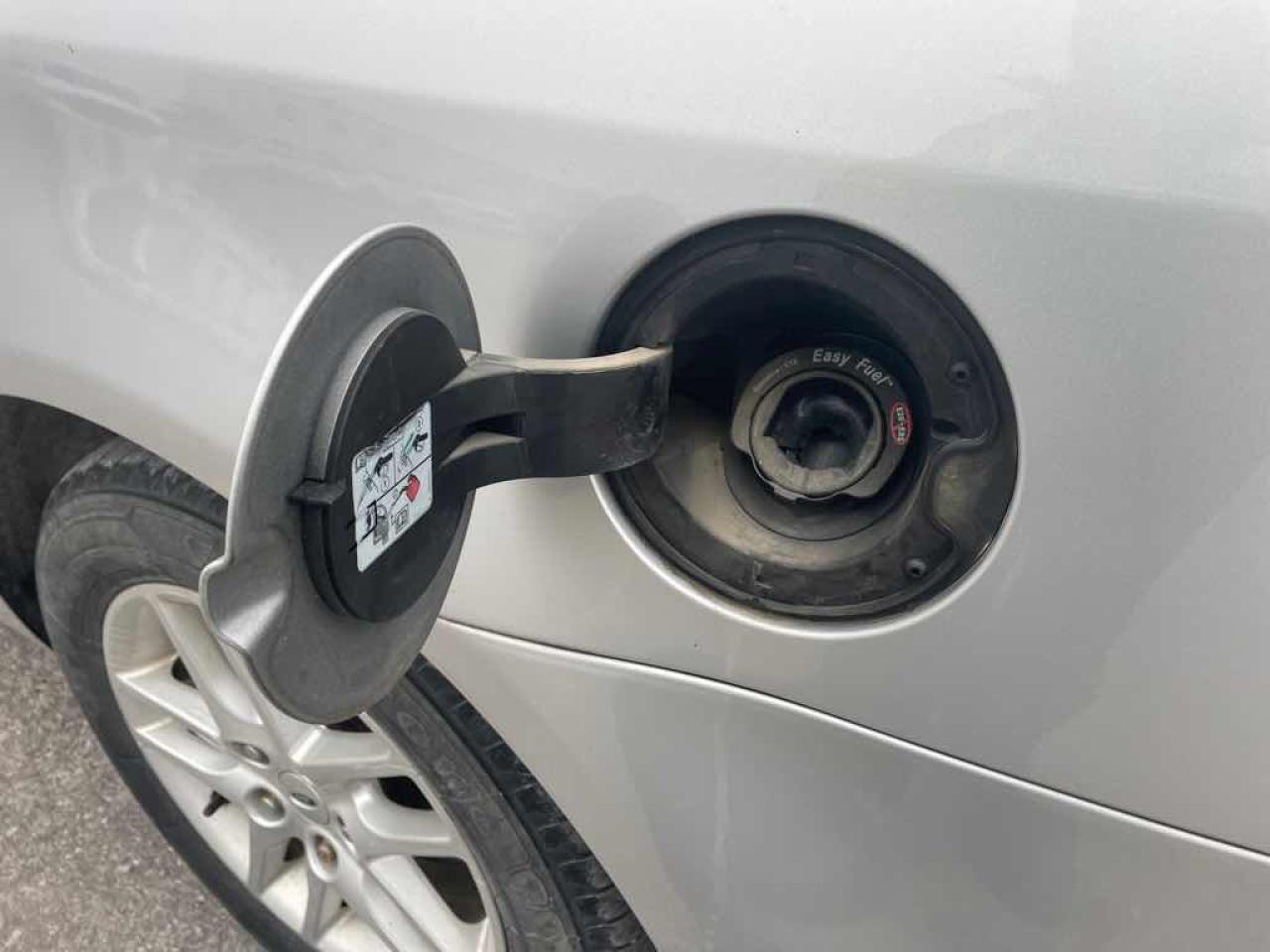 2010 Ford Fusion S - Photo #20