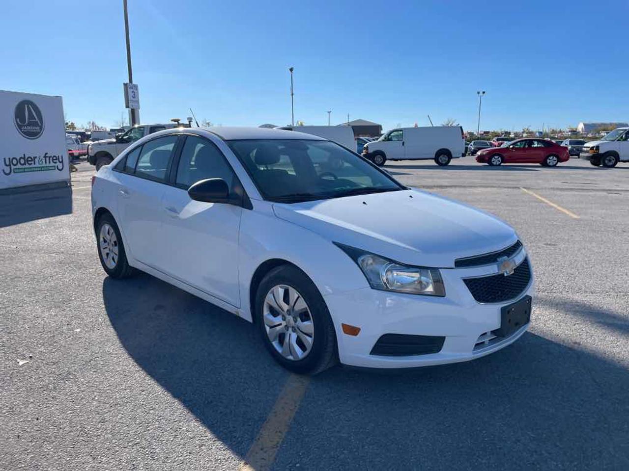 2014 Chevrolet Cruze LS Photo2