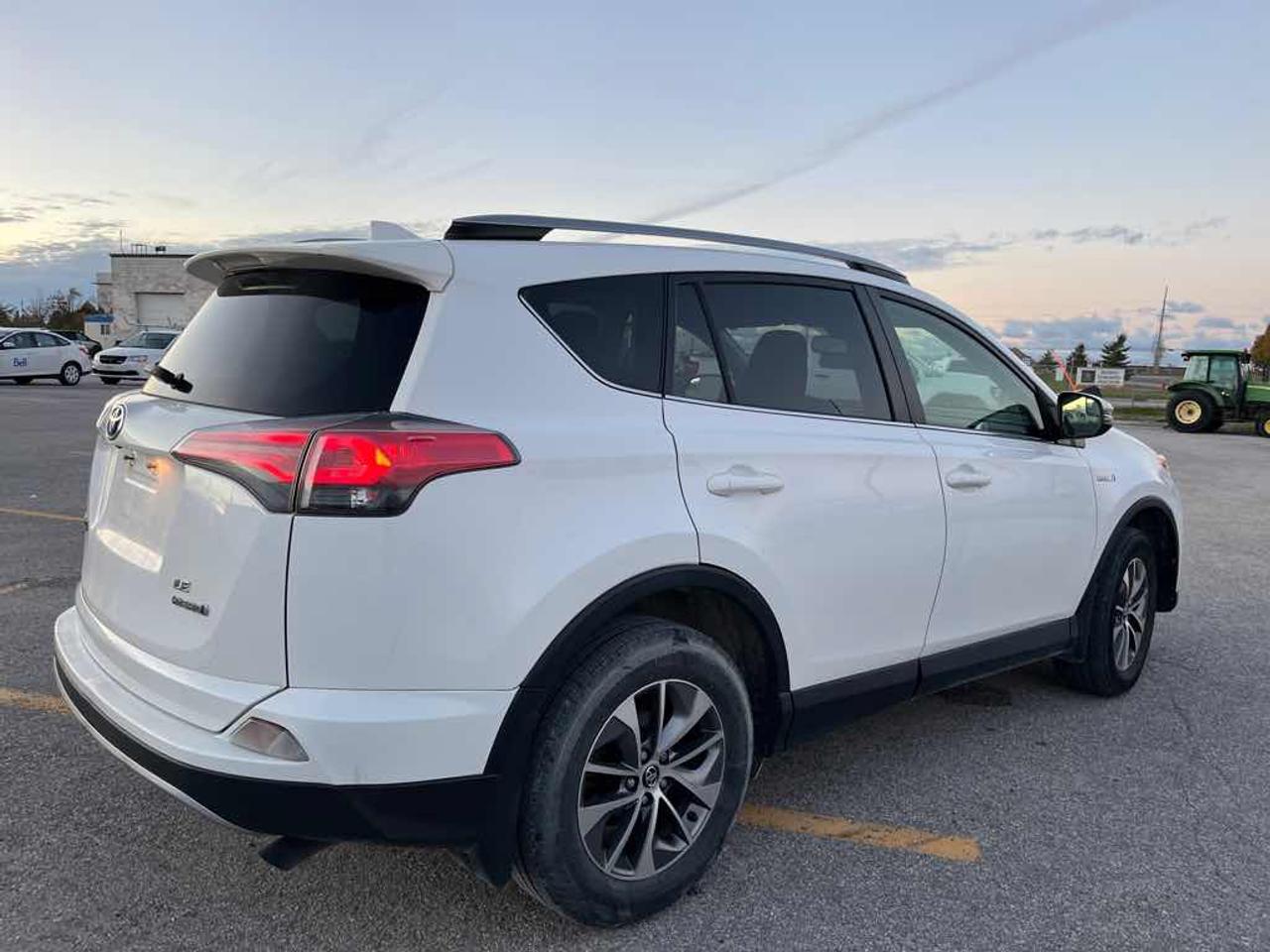 2017 Toyota RAV4 HV LE Photo
