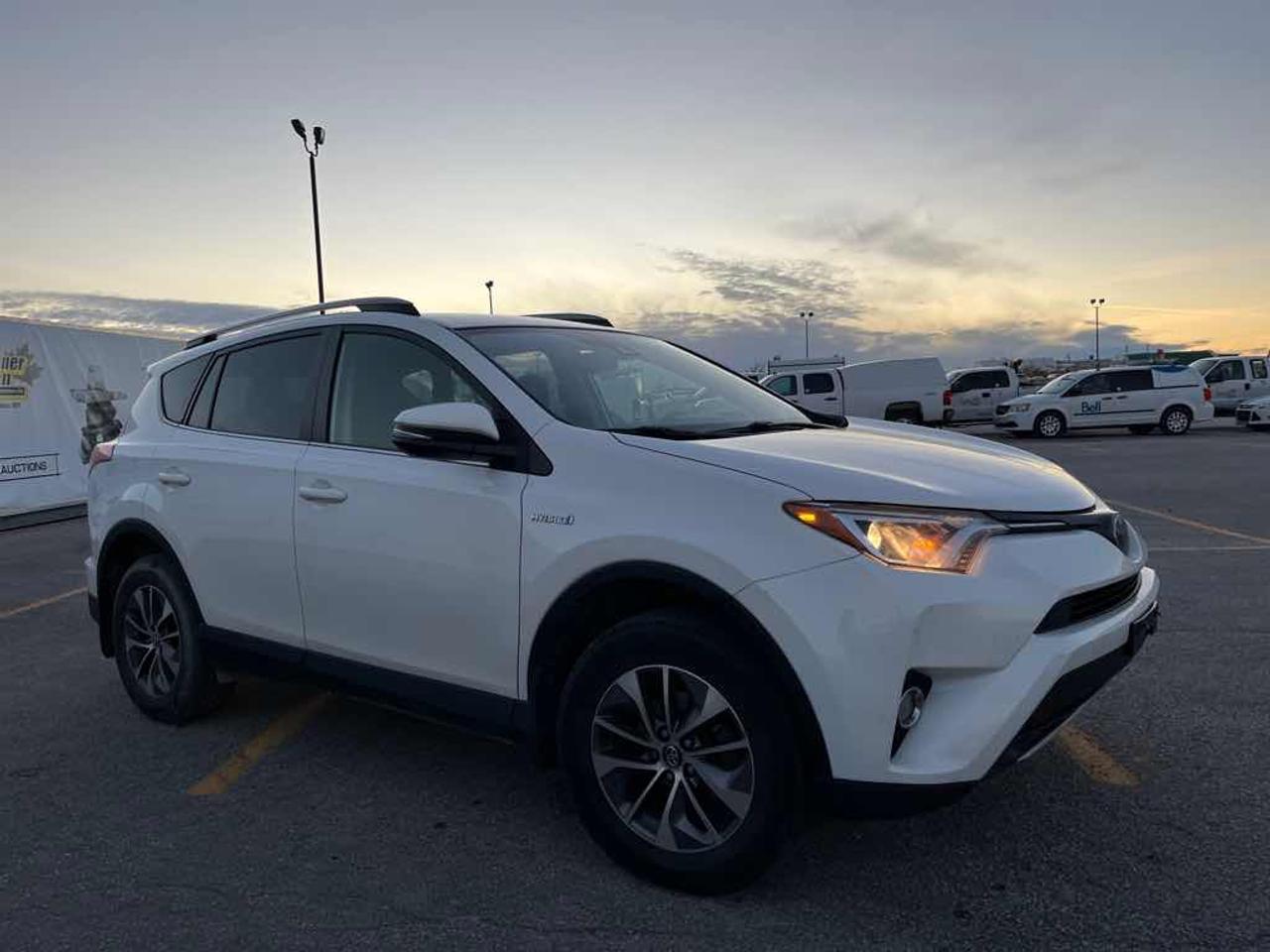 2017 Toyota RAV4 HV LE Photo2