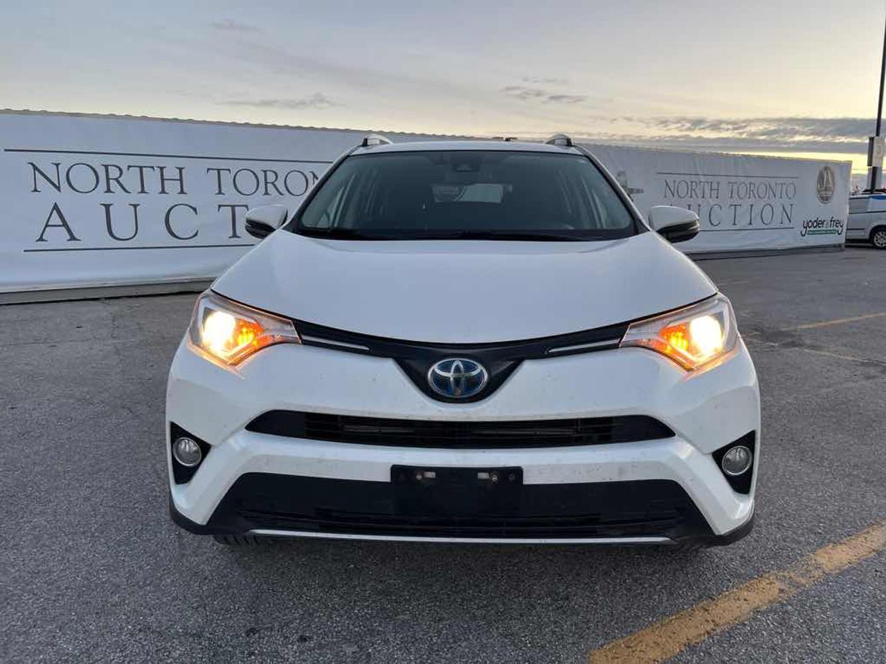 2017 Toyota RAV4 HV LE Photo5