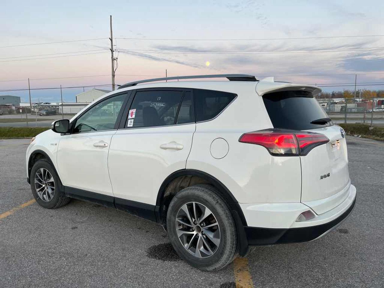 2017 Toyota RAV4 HV LE Photo