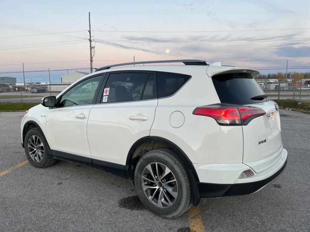 2017 Toyota RAV4 HV LE - Photo #6