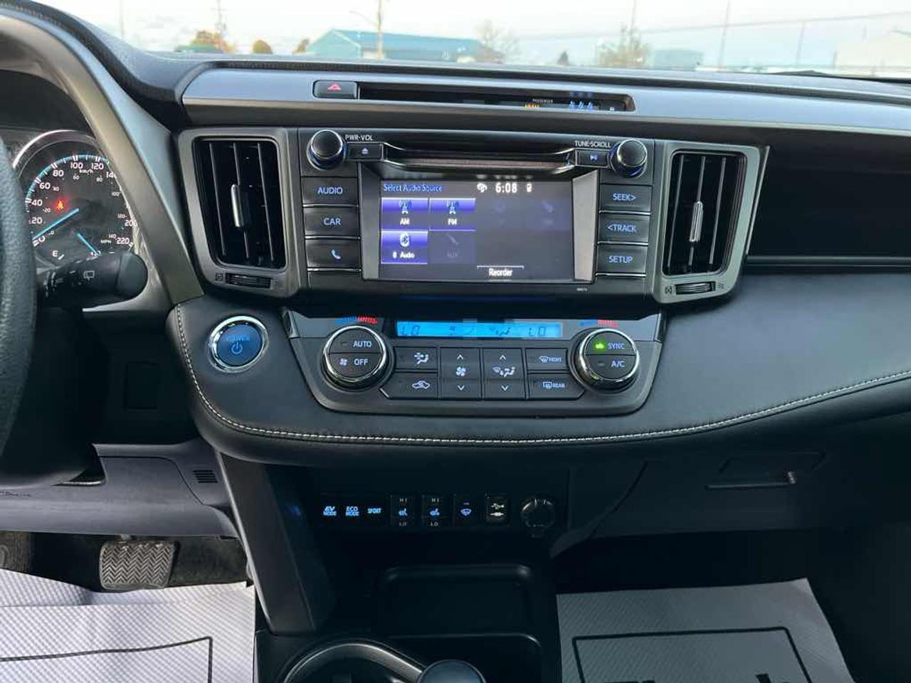 2017 Toyota RAV4 HV LE Photo