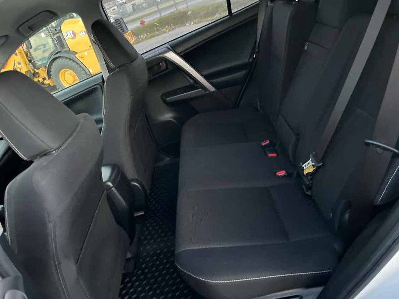 2017 Toyota RAV4 HV LE Photo
