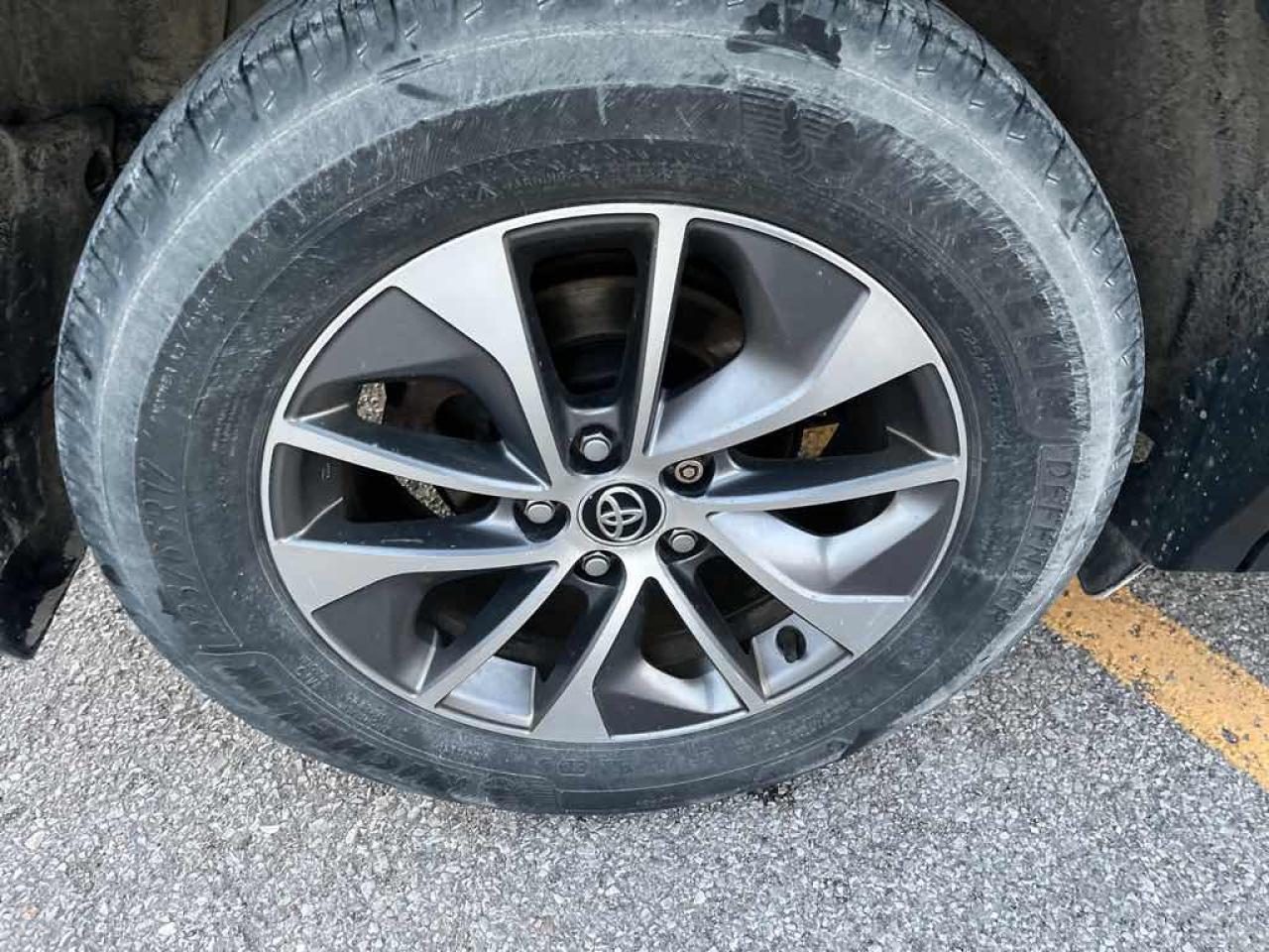 2017 Toyota RAV4 HV LE Photo