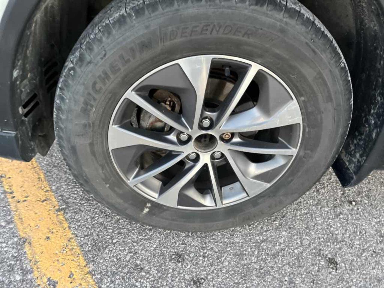 2017 Toyota RAV4 HV LE Photo