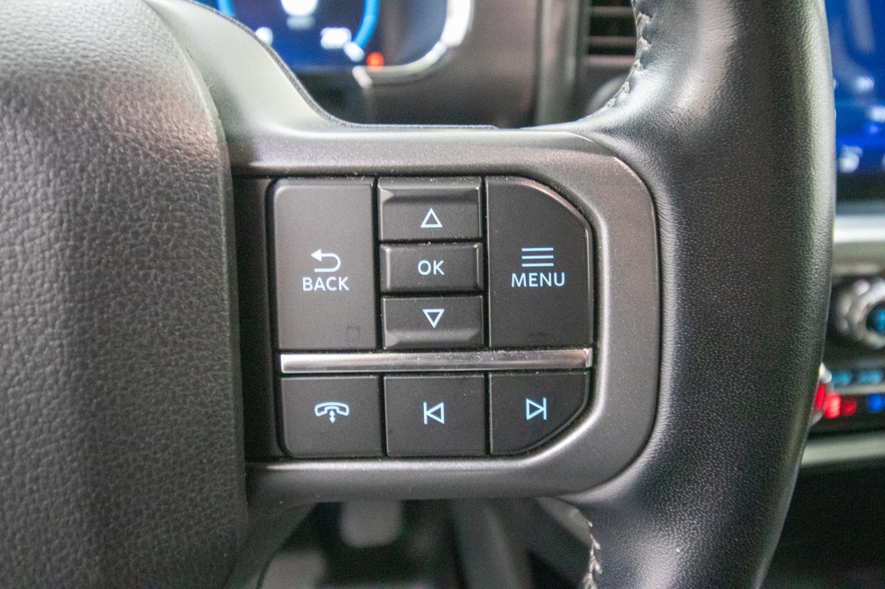 2022 Ford F-150 Lariat 4WD SuperCrew 5.5' Box Photo5