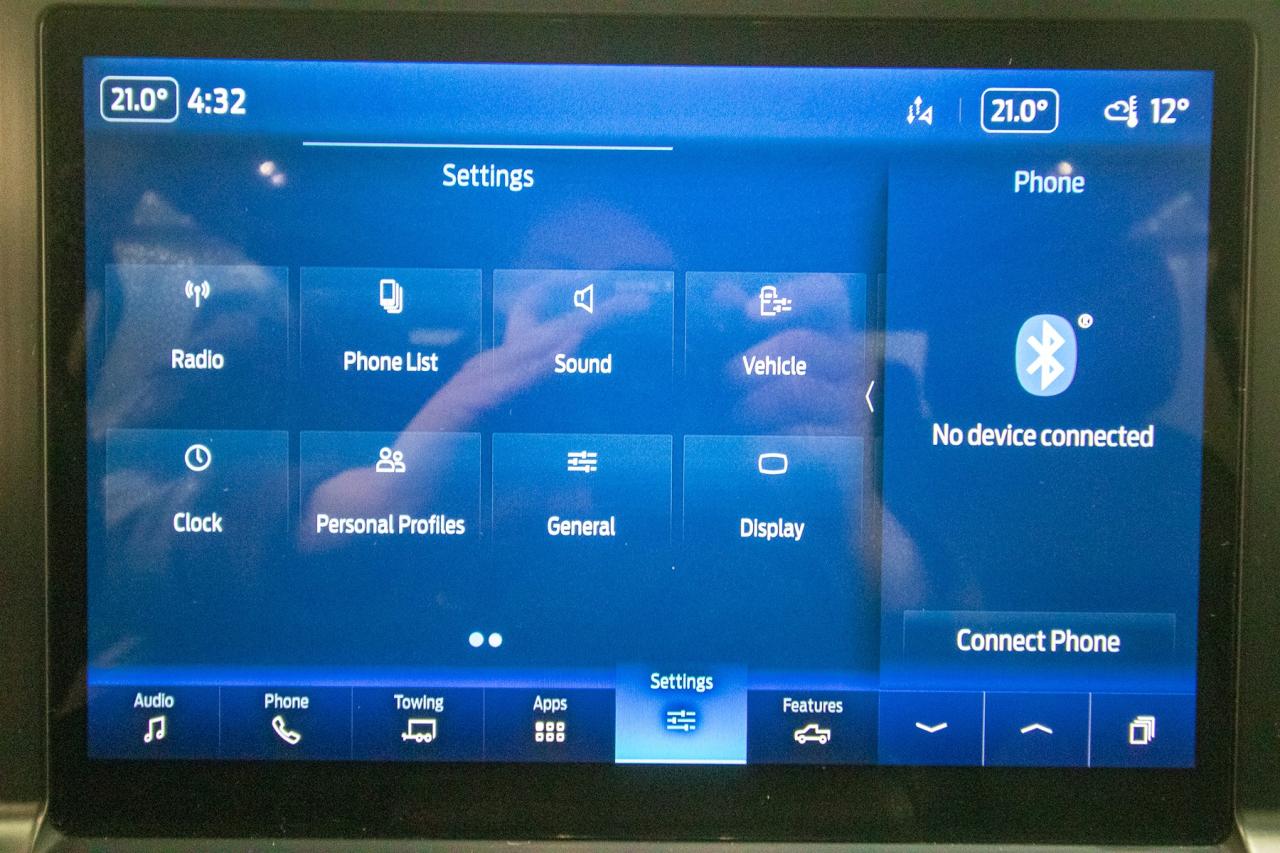 2022 Ford F-150 Lariat 4WD SuperCrew 5.5' Box Photo5