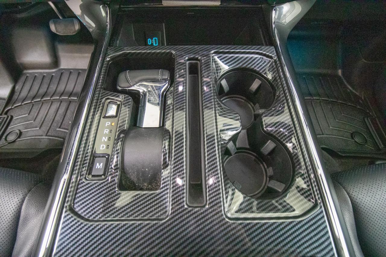 2022 Ford F-150 Lariat 4WD SuperCrew 5.5' Box Photo5