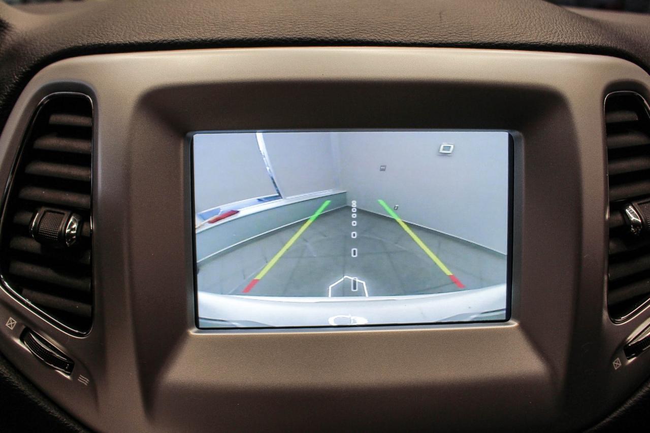 2020 Jeep Compass Sport CLOTH UPHOLSTERY - HEATED FRONT SEATS - CLEAN CARFAX! Photo