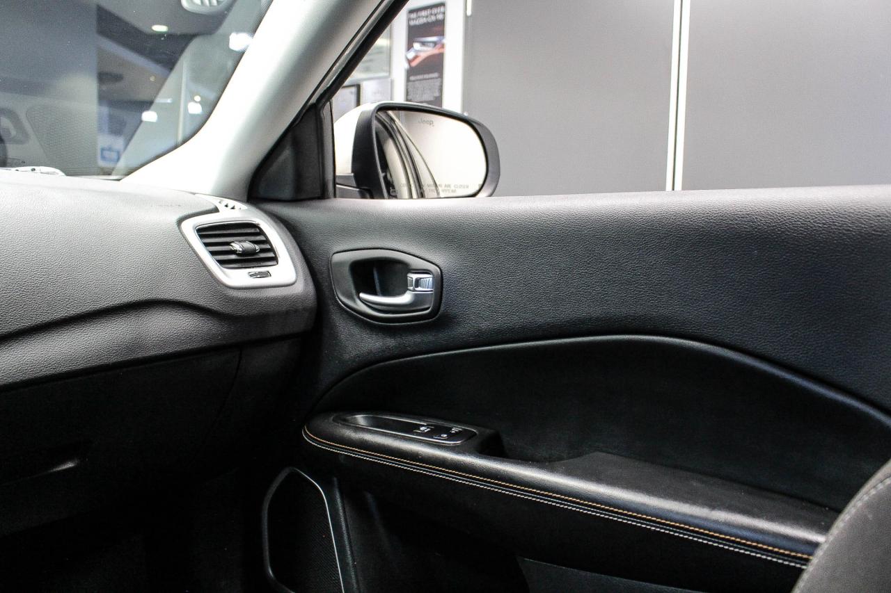 2020 Jeep Compass Sport CLOTH UPHOLSTERY - HEATED FRONT SEATS - CLEAN CARFAX! Photo