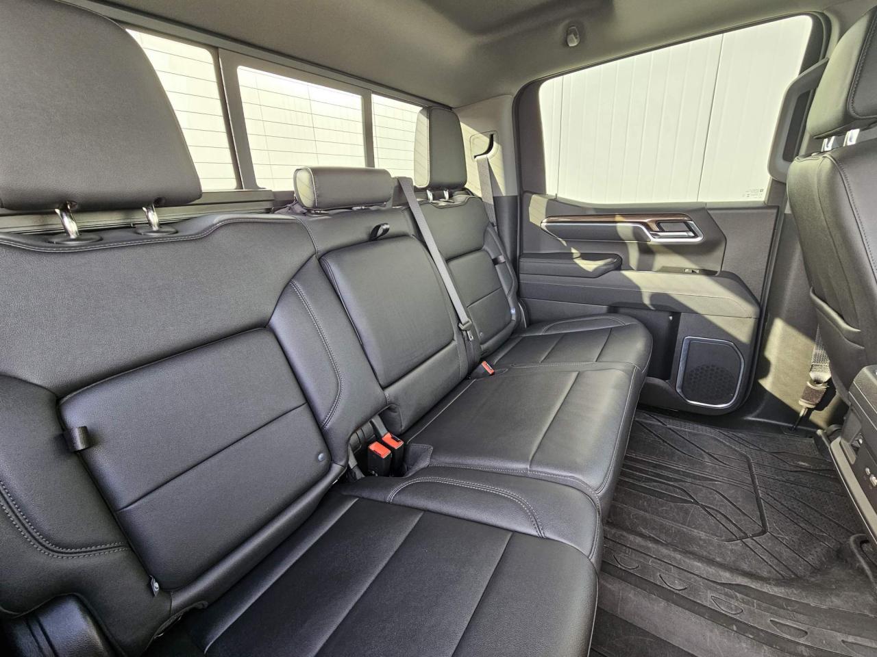 2025 Chevrolet Silverado 1500 RST One Owner | Leather | Sunroof | True North | 6'6 Box | 20" Wheels Photo