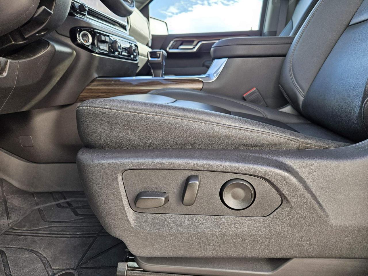 2025 Chevrolet Silverado 1500 RST One Owner | Leather | Sunroof | True North | 6'6 Box | 20" Wheels Photo