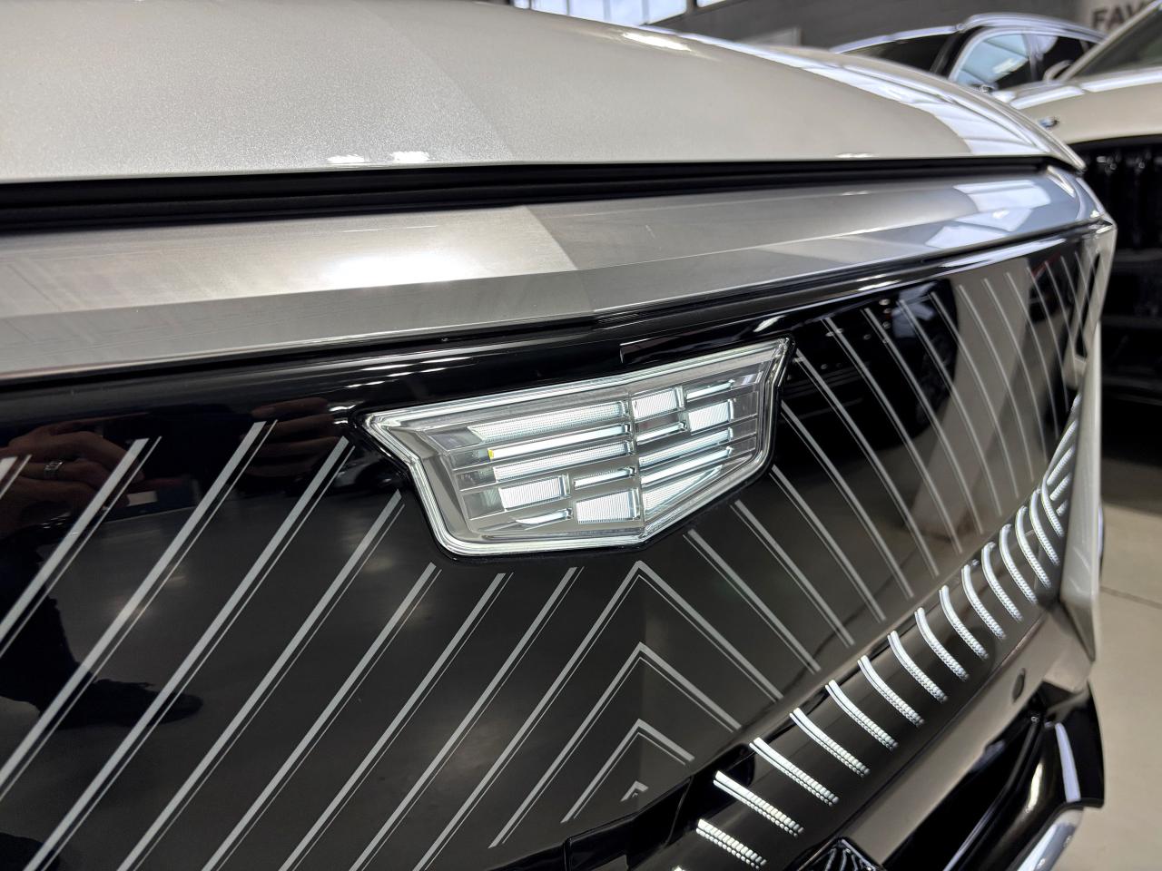 2024 Cadillac LYRIQ 1SA|TECH|CLUSTERNAV|FULLGLASSROOF|LEATHER|SAFETECH - Photo #3