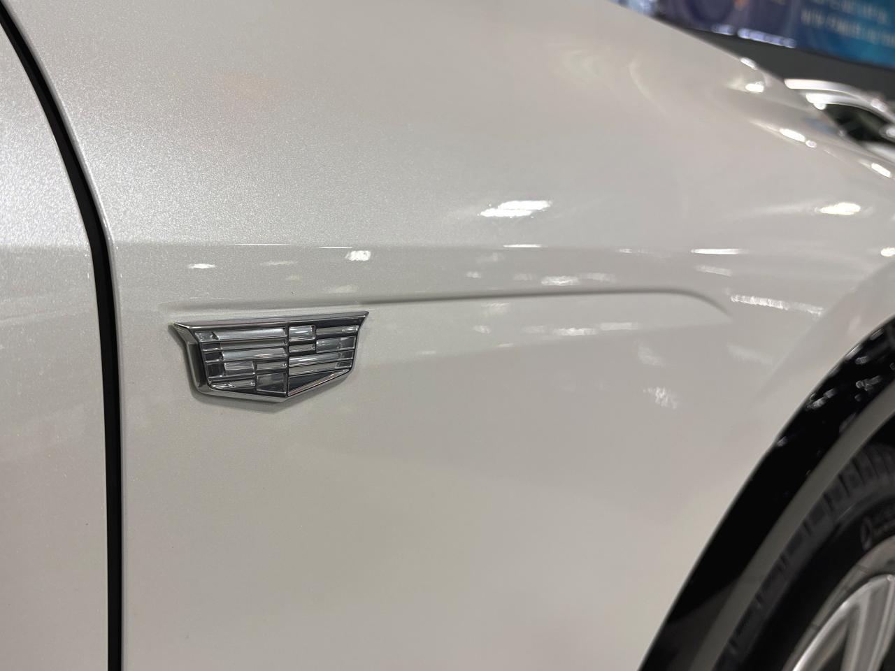 2024 Cadillac LYRIQ 1SA|TECH|CLUSTERNAV|FULLGLASSROOF|LEATHER|SAFETECH Photo4