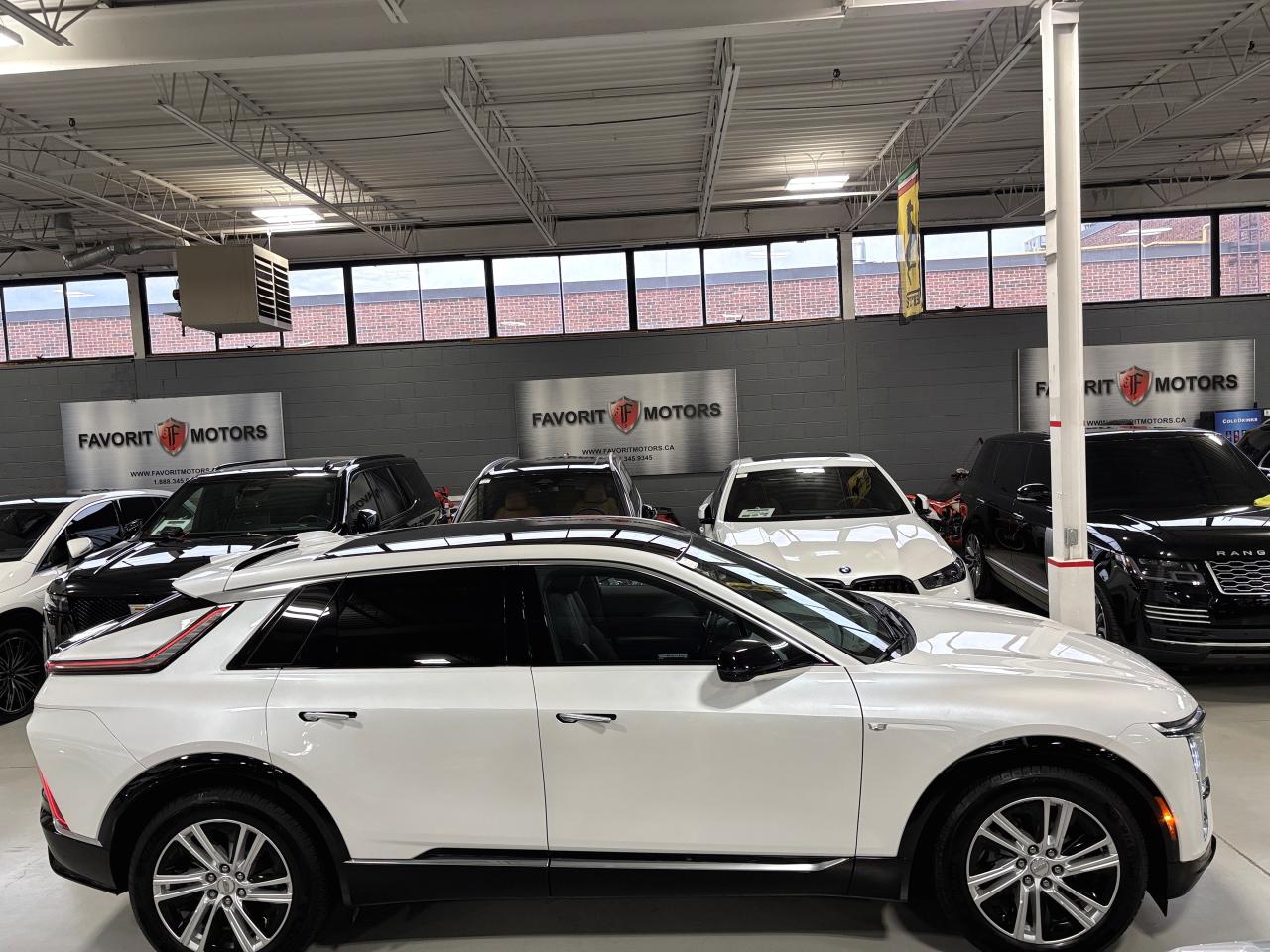 2024 Cadillac LYRIQ 1SA|TECH|CLUSTERNAV|FULLGLASSROOF|LEATHER|SAFETECH Photo3