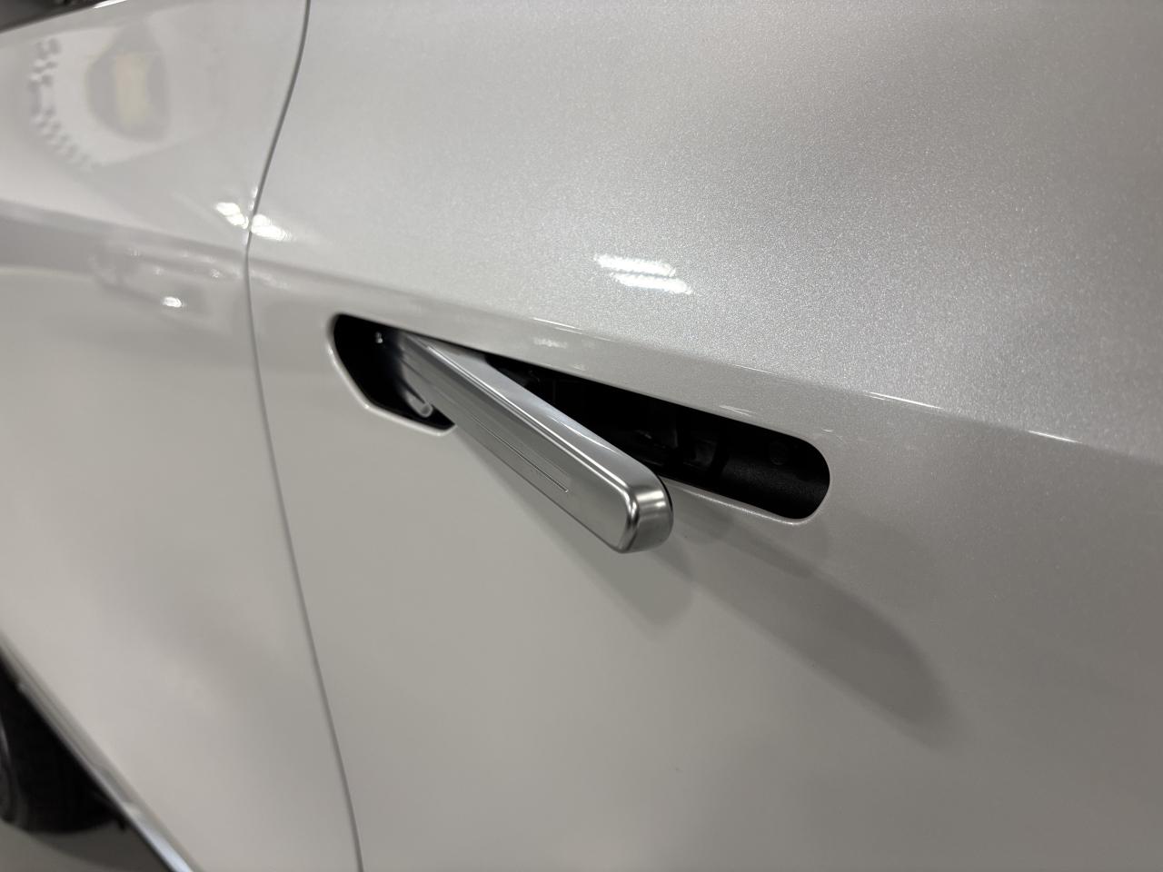 2024 Cadillac LYRIQ 1SA|TECH|CLUSTERNAV|FULLGLASSROOF|LEATHER|SAFETECH - Photo #6