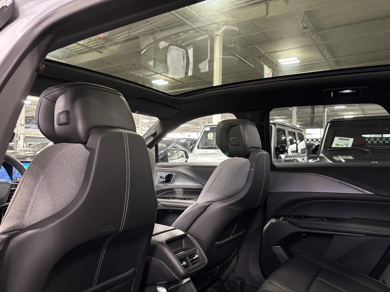 2024 Cadillac LYRIQ 1SA|TECH|CLUSTERNAV|FULLGLASSROOF|LEATHER|SAFETECH - Photo #12