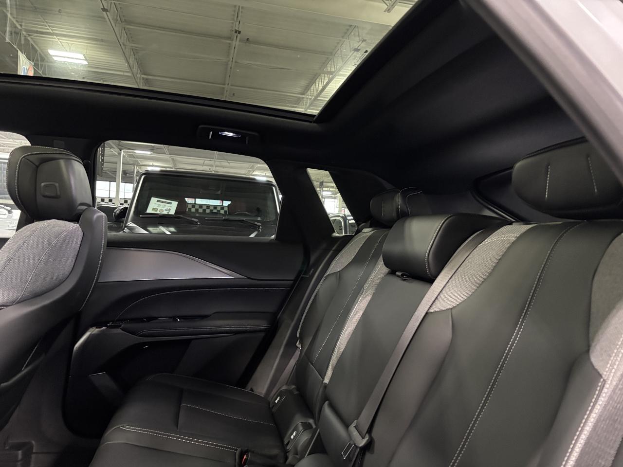 2024 Cadillac LYRIQ 1SA|TECH|CLUSTERNAV|FULLGLASSROOF|LEATHER|SAFETECH - Photo #13