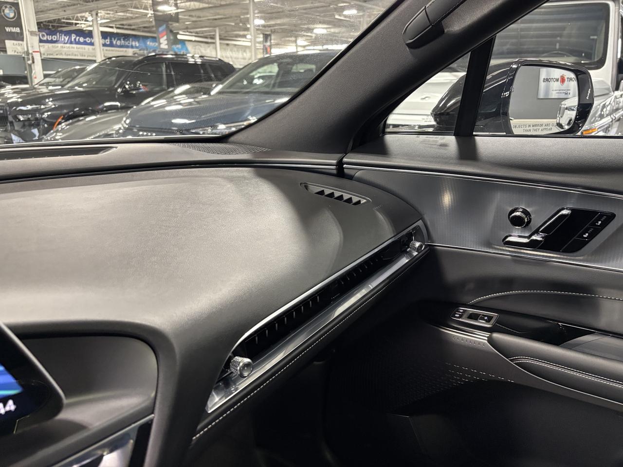 2024 Cadillac LYRIQ 1SA|TECH|CLUSTERNAV|FULLGLASSROOF|LEATHER|SAFETECH - Photo #25