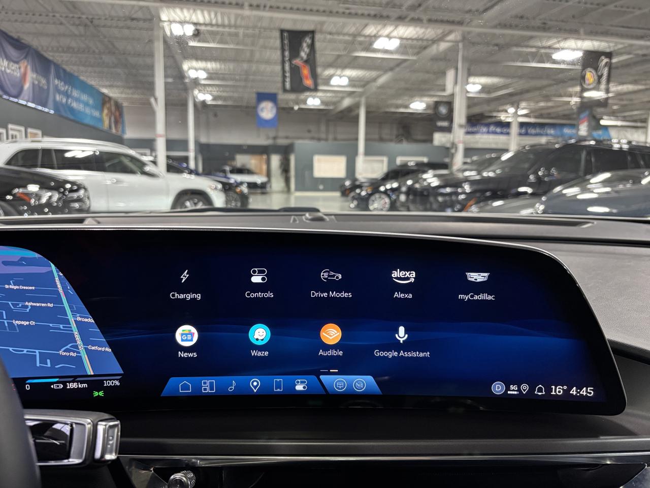 2024 Cadillac LYRIQ 1SA|TECH|CLUSTERNAV|FULLGLASSROOF|LEATHER|SAFETECH - Photo #31