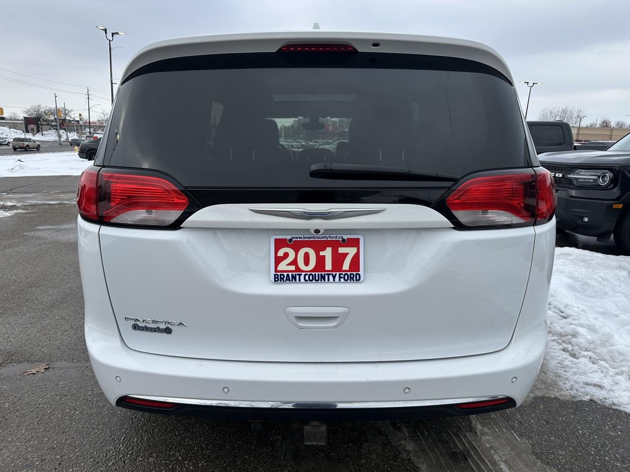2017 Chrysler Pacifica TOURING L PLUS/SUNROOF/ONE OWNER! Photo