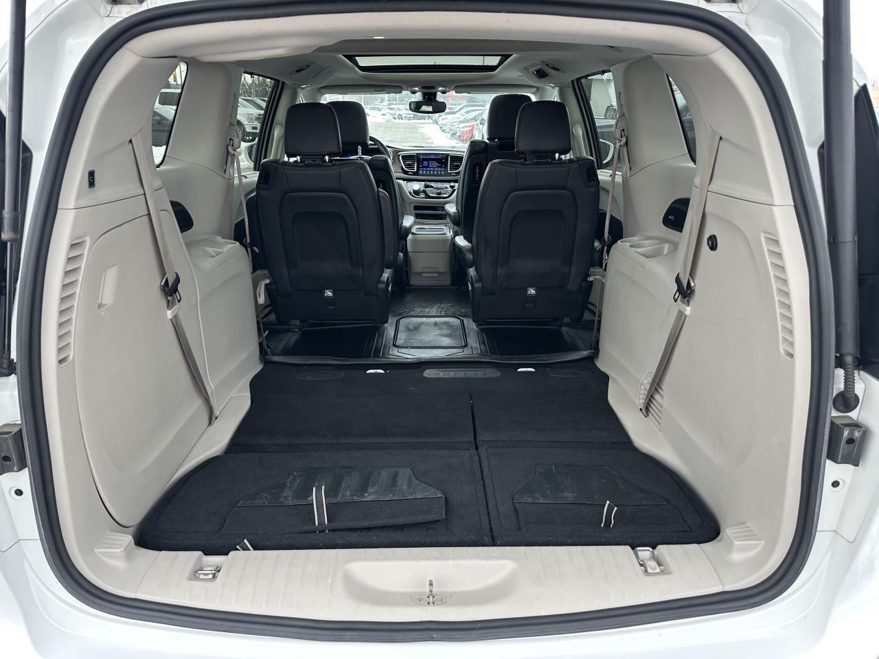 2017 Chrysler Pacifica TOURING L PLUS/SUNROOF/ONE OWNER! Photo