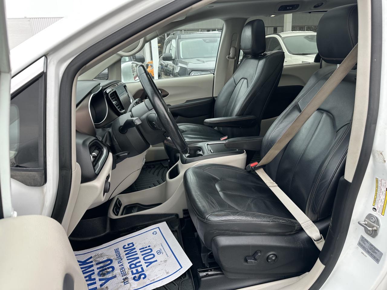 2017 Chrysler Pacifica TOURING L PLUS/SUNROOF/ONE OWNER! Photo