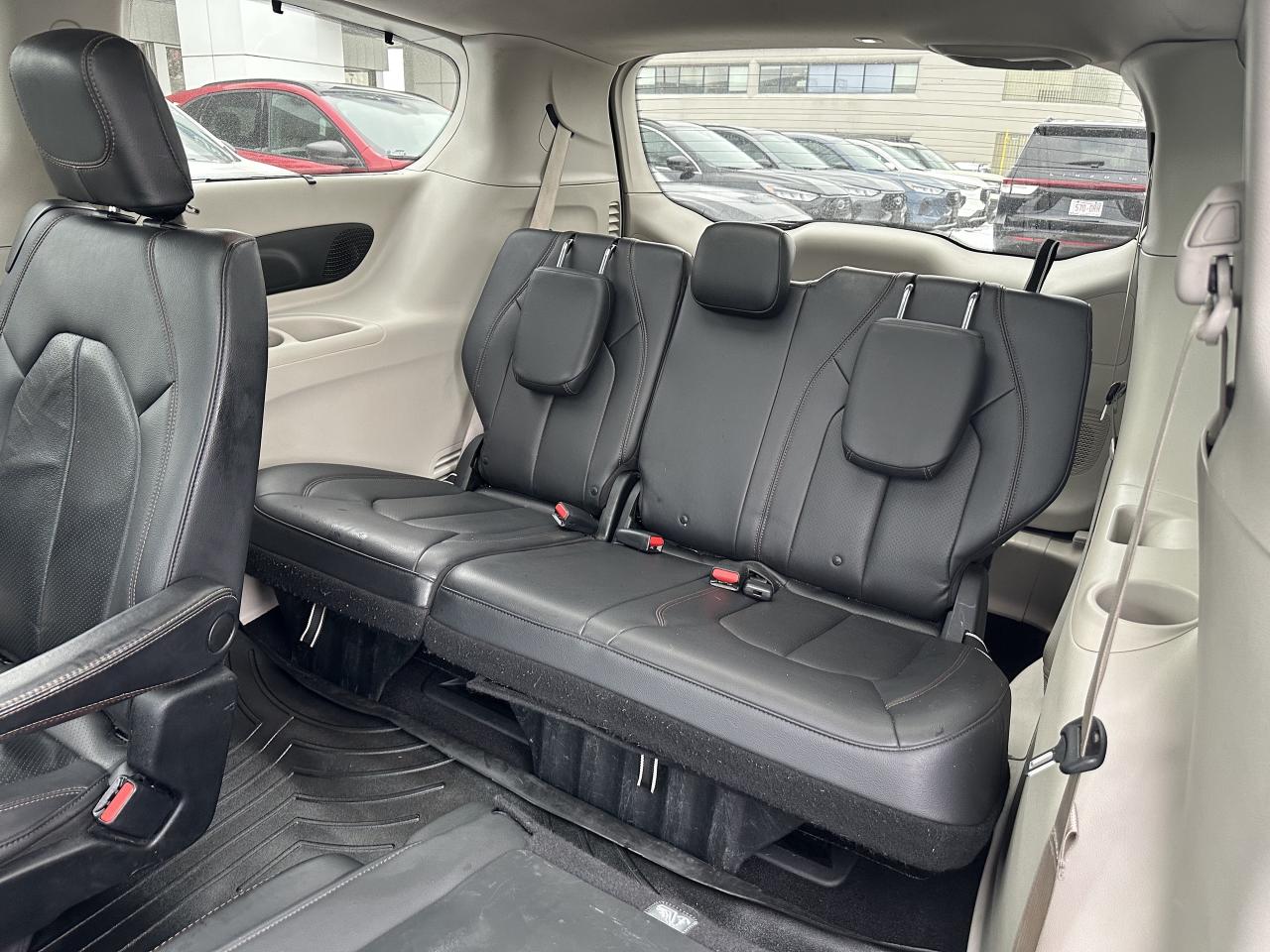 2017 Chrysler Pacifica TOURING L PLUS/SUNROOF/ONE OWNER! Photo